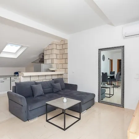 Morena Penthouse Appartement Makarska